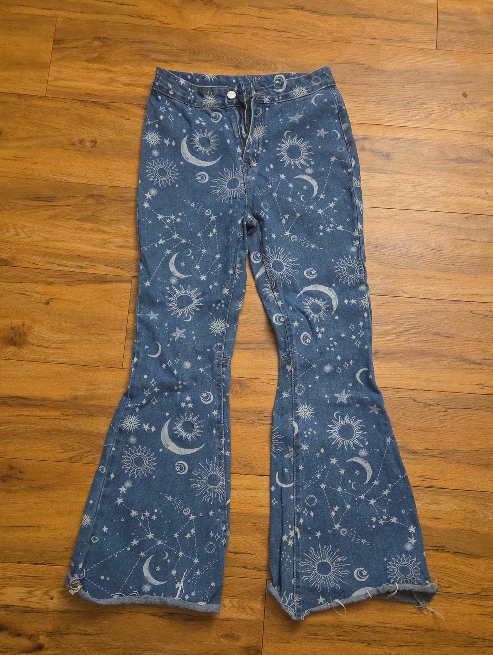 ROMWE Celestial Print Flare Jeans
